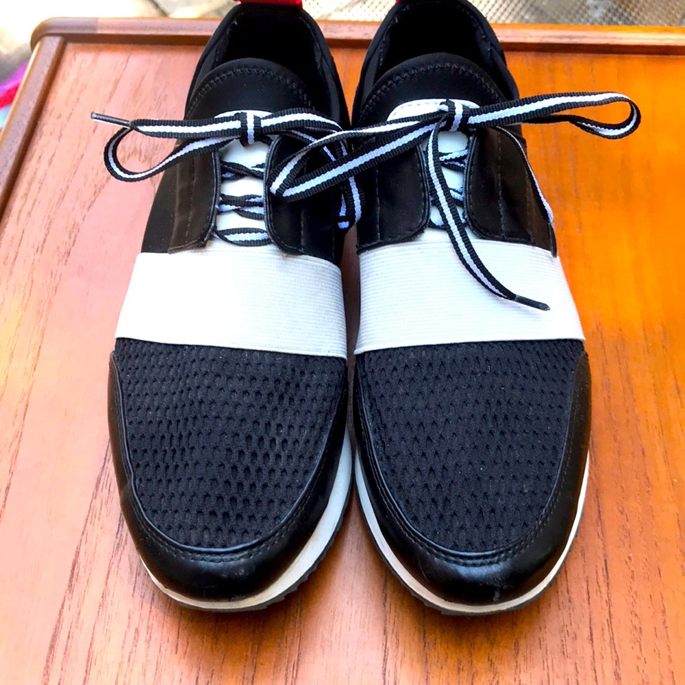 STEVE MADDEN SNEAKERS used in good condition. Adorable with cute sassy details!